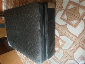 Double base set innerspring mattress used in heuweloord 