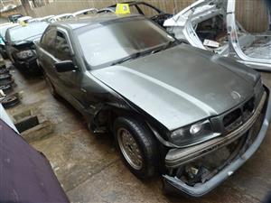 BMW 318is E36 Manual - 1998