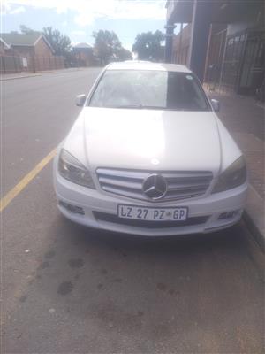 Mercedes Benz c class 180k 2010 model in good condition 