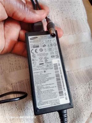 SAMSUNG 14V~2•1A MONITOR & TV ADAPTER