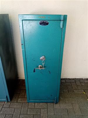 Large SA SAFE, 6 Rifle Safe with Shelves, available in Potch.