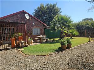 Near school and shops 2 Bedroom House De Wildt for Rent