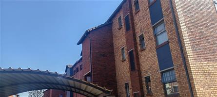 FOR SALE | 2-Bedroom Townhouse in Olifantsvlei Route 82