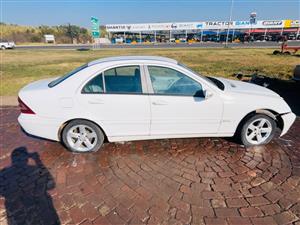 Merc Benz w203 c220 Cdi 611 engine stripping for spares