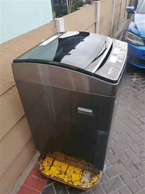 HISENSE 13KG TOPLOADER AS GOOD AS NEW WORKING PERFECTLY