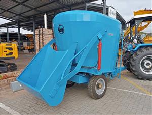 Feed mixer