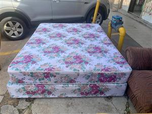Queen bed R1200 280 Steve Biko road  Gezina  Pretoria   Wattsup   calls