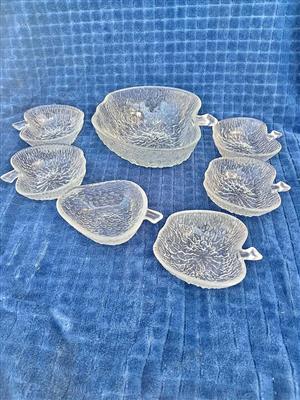 Set of leaf shaped dishes