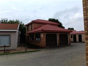 A HIDDEN GEM AT THE VAAL DAM - LUXURY LIVING FOR THE FRACTION OF THE PRICEE
