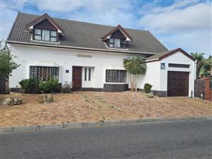 Spacious 3 Bedroom Family home for sale in Cravenby Estate
