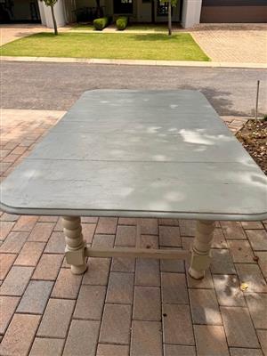 PAINTED WOODEN DINING TABLE 6/8 seatings
