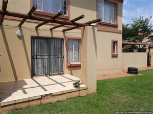 STUNNING DUPLEX TOWNHOUSE FOR SALE IN ANNLIN, WITH 3 BEDROOMS, AMPLE PARKING AND SPACIOUS GARDEN