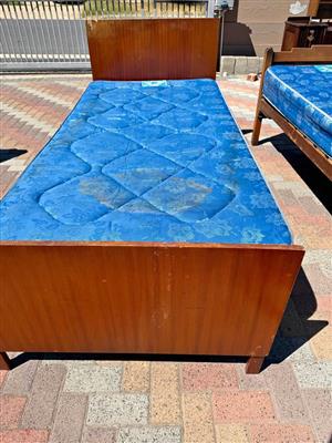 Antique double ball and claw bed with matrass