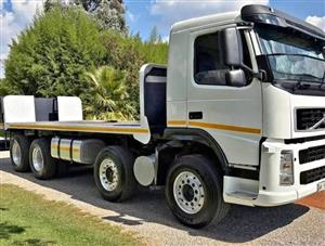 VOLVO TWINSTEER TRUCK
