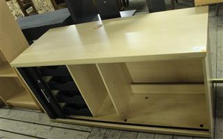 LIGHT BROWN AND BLACK CREDENZA S064316B