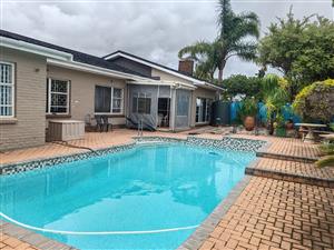 4-Bedroom Low-Maintenance Home in Vanes!