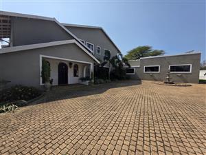 Distinguished Six-Bedroom Residence in Meer en see