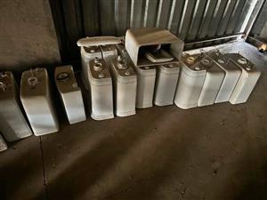 Dual flush toilets cistern for sale, in working condition.