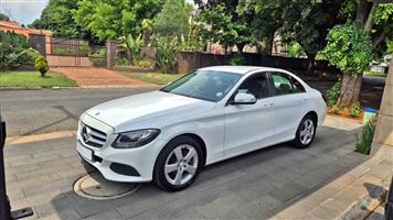 Merc Benz C180 AUTO - In Excellent Condition