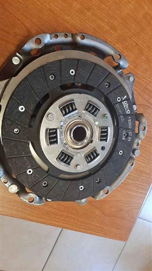 NP200 VALEO CLUTCH KIT GENUINE. BRAND NEW.FOR VARIOUS OTHER CARS TOO.