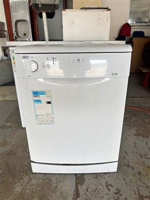 Defy DDW173 Dishwasher