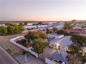 House For Sale in Velddrif