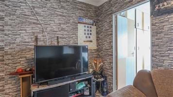 Secure Two Bedroom Apartment close to amenities