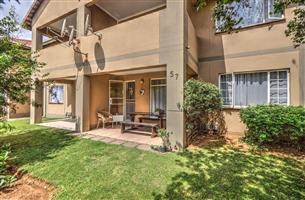 Townhouse For Sale in Kempton Park Ext 4