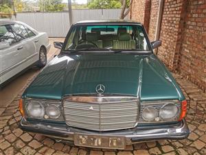 230E Mercedes Benz 1983 Model - Automatic