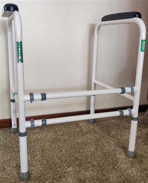 Toilet support frame