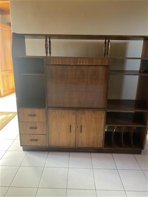 Wall unit