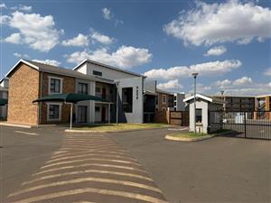 2 Bedroom Flat for sale in Protea Glen