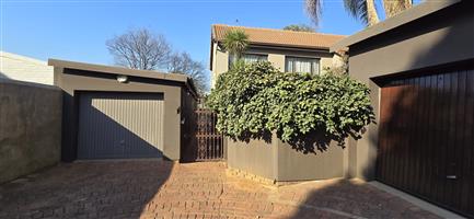 SPACIOUS 4-BEDROOM DUPLEX FOR SALE – VILLACADIA (JACARANDA MEWS), ARCADIA