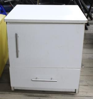 WHITE PEDESTAL (S067358C)