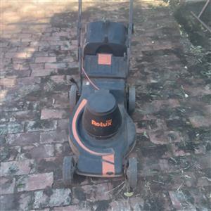 MAGNUM ROGUE ROLUS 2200 LAWNMOWERS  ELECTRIC