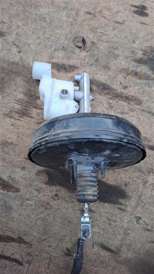 Toyota Hilux 2.7 petrol brake booster and master cylinder for sale 