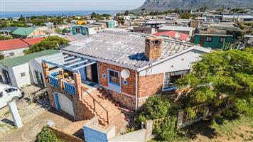 4 Bedroom home with beautiful sea and mountain views