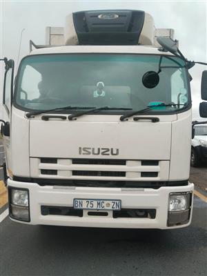 Isuzu truck Fvz 1400 for sale. Daily runner. Refrigerated body. 