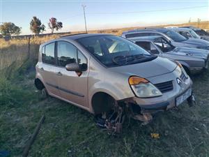Renault modus stripping