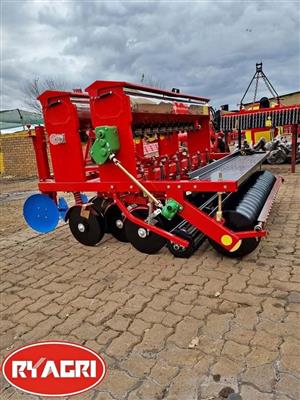 MAIZE PLANTER AND FINE SEED PLANTER