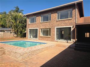 Spacious 6 Bedroom House Wonderboom