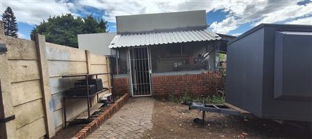 Prime spot for your business in busy road - Newton Park!