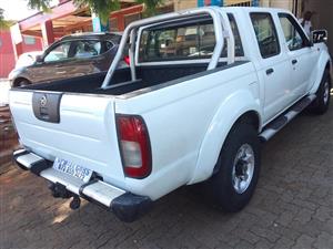 2015 Nissan NP300 2.4 4×4 manual white color