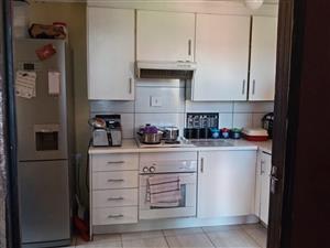 Comfortable 3-Bedroom Family Home with Open-Plan Kitchen