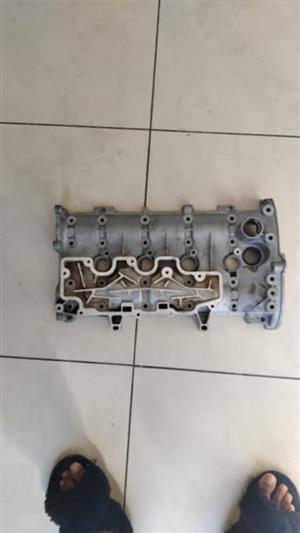 Renault clio sport 2.0 16v cylinder head and tappet cover needs reconditioning