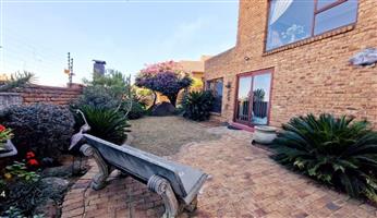 Townhouse For Sale in Bassonia