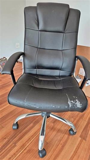 Black office chair