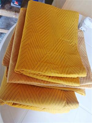 Mustard double bedding