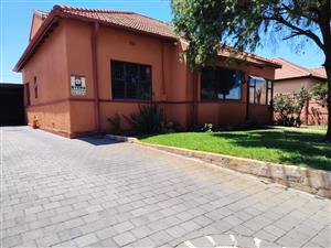 Stunning 5-bedroom Freehold home for sale in Glenlilly, Parow—perfect for family living and comfort!