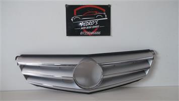 Mercedes C-class (W204) front centre chrome grille